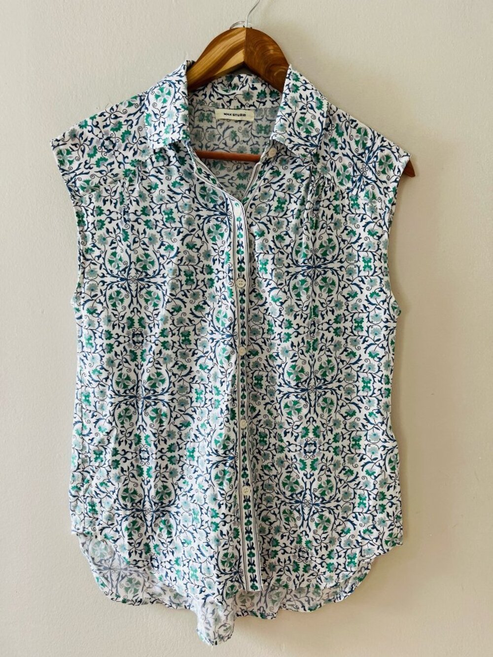 Max Studio Sz M Blue Floral Button Down Tank Top Blouse